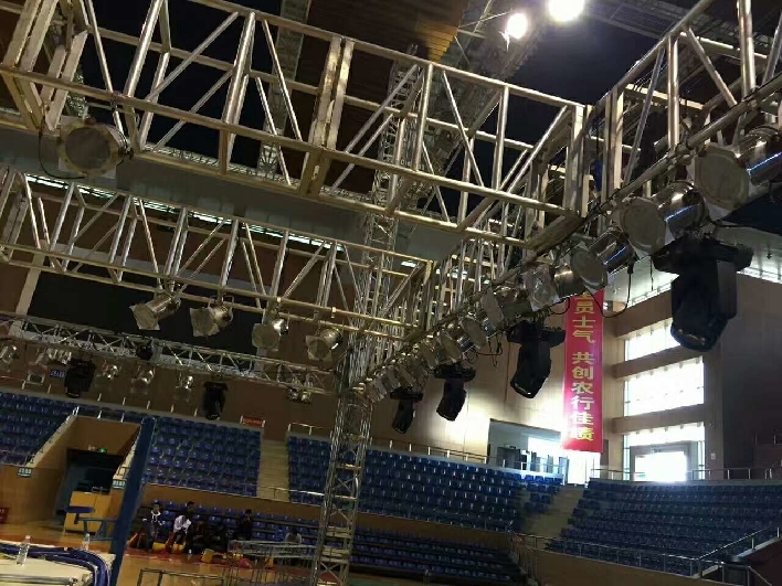 舞台灯光设备租赁指南 让你的舞台演出更出彩